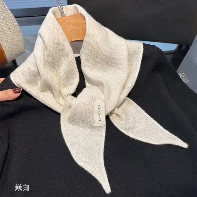 【HaNA 梨花】韓國空運 咖啡廳街拍小文青三角格紋圍巾(圍巾 小文青 休閒百搭)