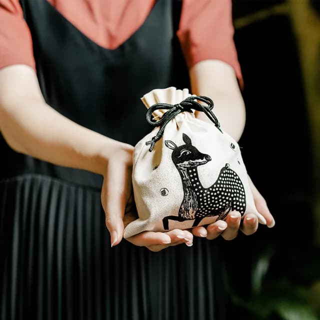 【茶籽堂】小鹿版畫洗沐旅行組｜50mLx3 附小鹿袋(洗髮露/沐浴露/洗手露/送禮推薦)