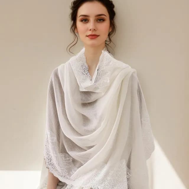 【I.Dear】100%羔羊毛法式蕾絲刺繡釘珠羊毛絨圍巾披肩(羔羊絨/交換禮物)
