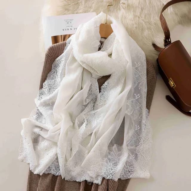 【I.Dear】100%羔羊毛法式蕾絲刺繡釘珠羊毛絨圍巾披肩(羔羊絨/交換禮物)