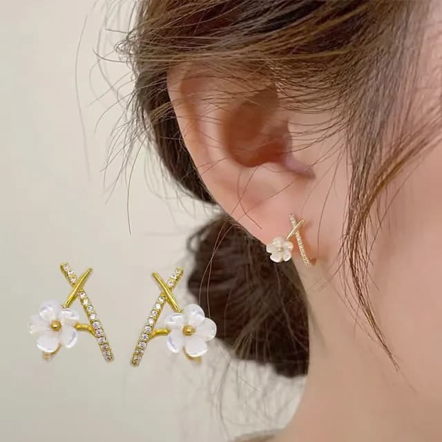 【氣質單品】輕奢甜美S925銀針鑲鑽花朵耳環(耳扣 耳飾 耳釘 耳墜 飾品 耳朵配件 造型 穿搭 韓系)