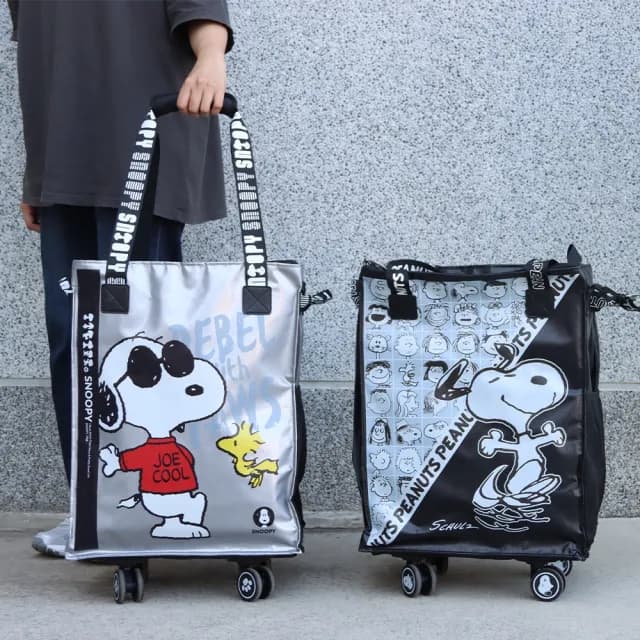 【SNOOPY 史努比】經典時尚拖輪旅行袋/購物袋-輪子可拆卸(多款任選-75周年經典時尚/經典時尚酷酷款)