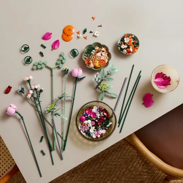 【LEGO 樂高】Botanicals 10342 優雅粉紅花束(花藝 居家擺設 積木 玩具模型 情人節禮物)