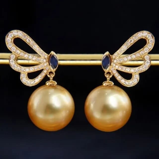 【La Corser】閃蝶系列 12-13mm 天然南洋金珠 耳釘 18K金 濃金珍珠 高品質 時尚百搭 珍珠設計款耳飾