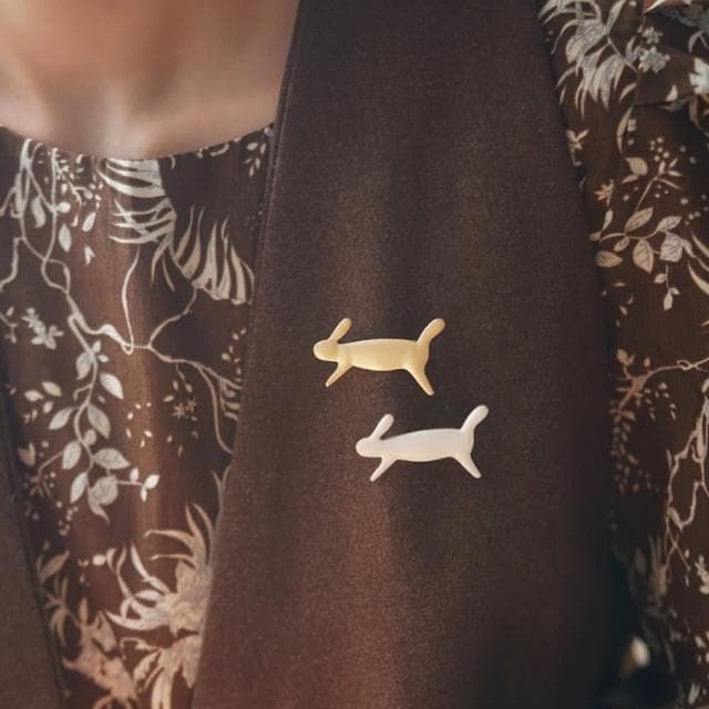 【LEESA】兔子別針\兔子胸針\造型胸針\日系飾品\女胸針\可愛胸針\生肖別針\圍巾扣\髮飾\氣質胸針\送禮\女生禮物