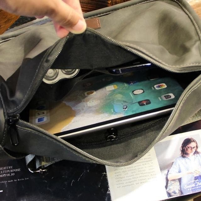 【MoonDy】包包 斜背包 大容量側背包 ipad包 黑色包包 棕色斜背包 小方包 簡約郵差包男生包包 上課包包 送男友禮物