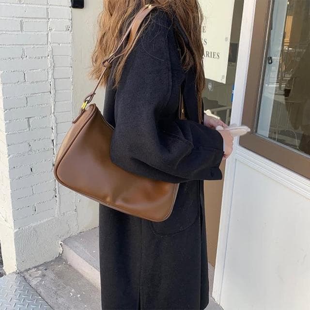 【LEESA】軟皮包包\女生包包\流浪包\單肩包\側背包\斜背包\腋下包\歐美包包\韓國包包\黑色包包\閨蜜包包\女生生日禮物