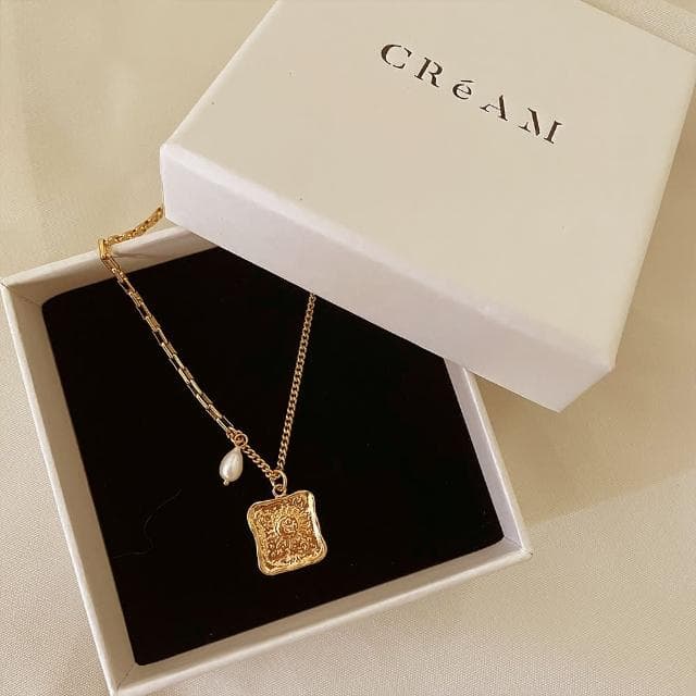 【CReAM】Tia歐美復古太陽方形吊牌天然淡水珍珠金屬毛衣襯衫 長項鍊女項鍊(生日 禮物 送禮 禮盒)