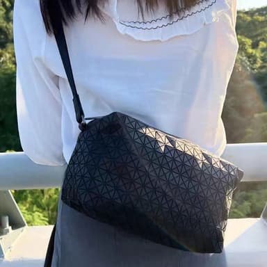 【LEEHER】女包/包包/攜便包/防水側背包/情侶包包/菱格包包/幾何造型包/小馬鞍包/斜背小方包/生日禮物