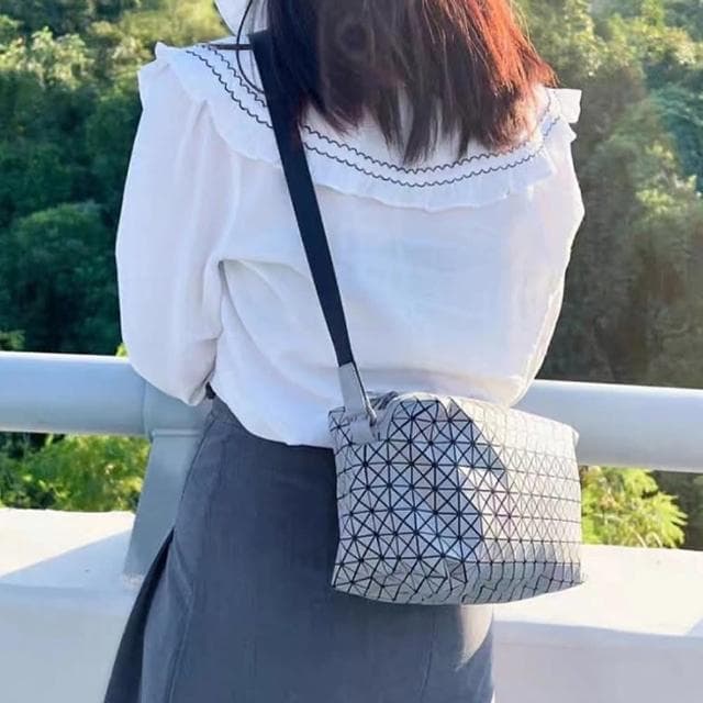 【LEEHER】女包/包包/攜便包/防水側背包/情侶包包/菱格包包/幾何造型包/小馬鞍包/斜背小方包/生日禮物