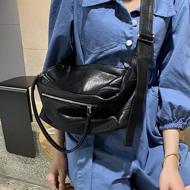 【LEESA】個性包包\日系包包\大容量包包\單肩包\軟皮包包\大包包\包包\側背包\包包女\健身包\情侶禮物