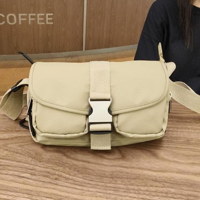 【LEESA】防水小包\斜背包\小方包\工裝包\休閒包包\黑色斜背包\白色小包\大容量側背包\情侶包包\男生包包\小禮物