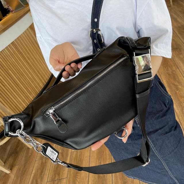 【MoonDy】胸包 斜背包 百搭胸包 軟皮休閒包 包包 情侶包包 餃子包 小包包 個性包包 鏈條包 黑色側背包 禮物