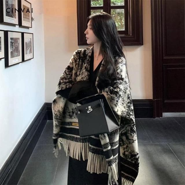 KAILAS/凱樂石 保暖披肩 時尚斗篷 水墨花紋圍巾 戶外披肩  女生禮物 秋冬披肩 聖誕禮物