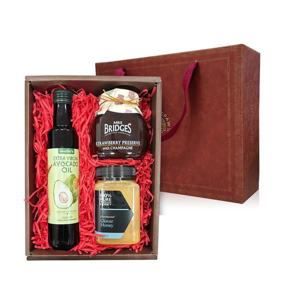 【denille’s picks】幸福迎春禮盒｜Denilles 初榨酪梨油250ml+麥蘆卡+英橋夫人果醬340g (任選) 年節禮盒 伴手禮 走春禮 企業採購 商務禮品 入厝禮 婚禮小物