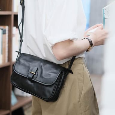 【LEESA】牛皮通勤包\通勤小方包\包包\斜背包\小方包\郵差包\復古包包\真皮包包\牛皮包包\真皮斜背包\棕色包包\禮物