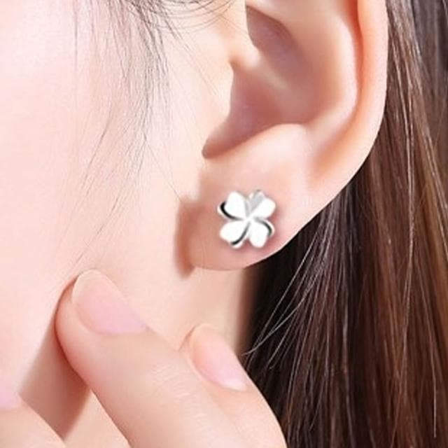 【LEESA】防過敏耳環\四葉草\幸運草\耳釘\生日禮物\女生\小眾設計\耳環\耳針\耳飾\白金耳環\個性\氣質\純銀耳環\