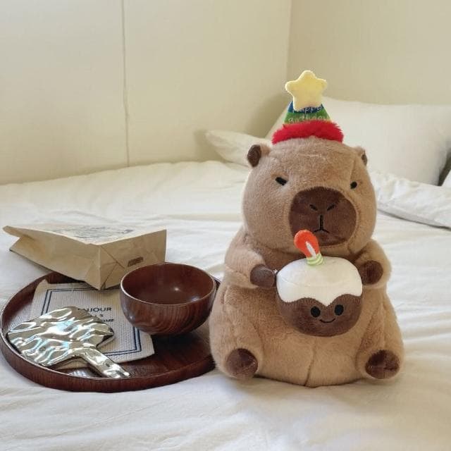 【All In Home 窩在家】生日快樂水豚抱枕（創意禮物 / 生日禮物 / 卡皮巴拉）
