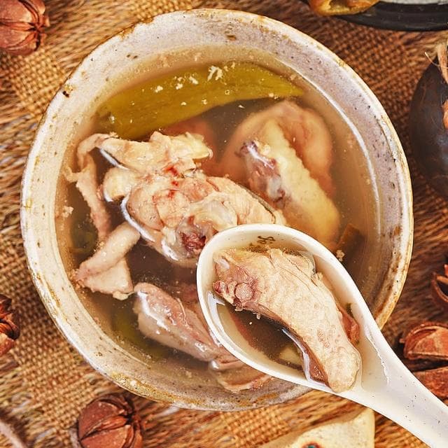 【甲上生鮮】6種雞湯 任選 (400g±10%/包) 鳳梨苦瓜雞湯/剝皮辣椒雞湯/蒜頭土雞湯/人參土雞湯