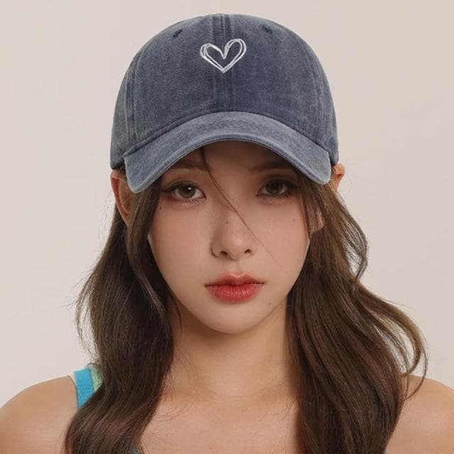 【MoonDy】鴨舌帽 棒球帽 帽子 女帽 情侶帽 女生帽子 愛心 刺繡 韓國帽子 休閒帽 百搭 遮陽帽 休閒帽 圓頂 生日禮物