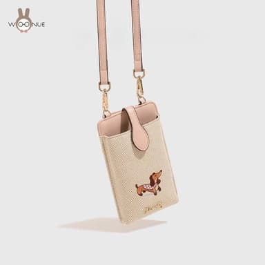 【WOONUE】日系可愛臘腸狗刺繡手機包零錢包側肩包旅行背包(閨蜜老婆女友媽媽生日聖誕交換禮物)