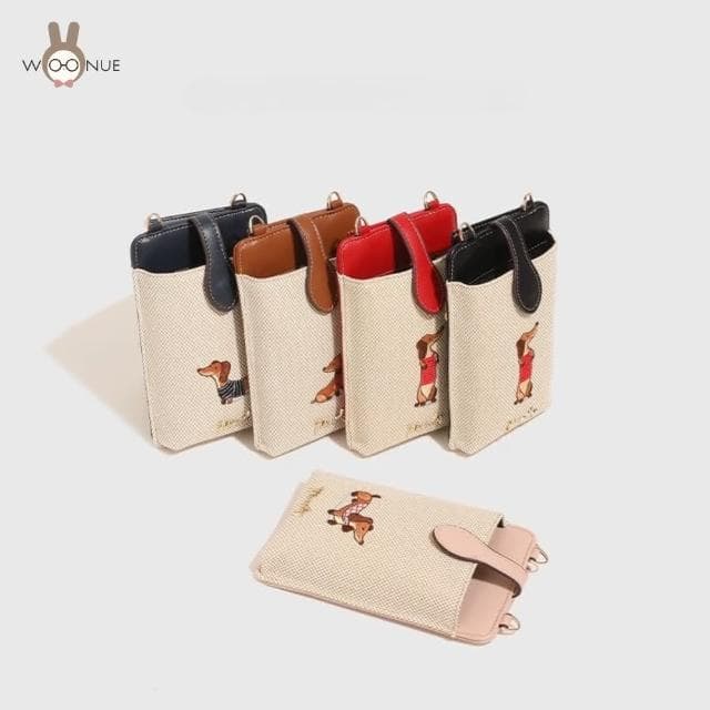 【WOONUE】日系可愛臘腸狗刺繡手機包零錢包側肩包旅行背包(閨蜜老婆女友媽媽生日聖誕交換禮物)