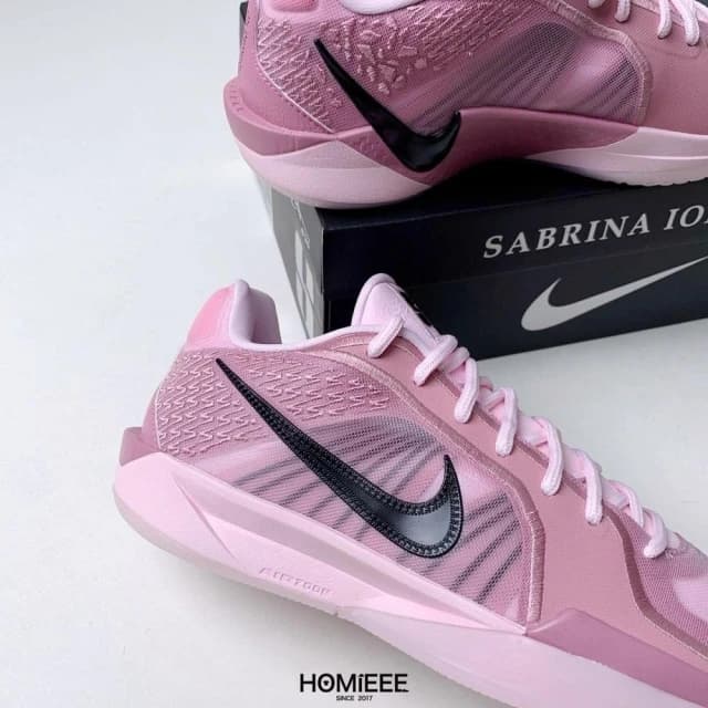 【NIKE 耐吉】Homieee NIKE W Sabrina 2 EP Pink Foam 粉色 情人節 玫瑰粉 情人節配色 情人節禮物 FZ1517-601