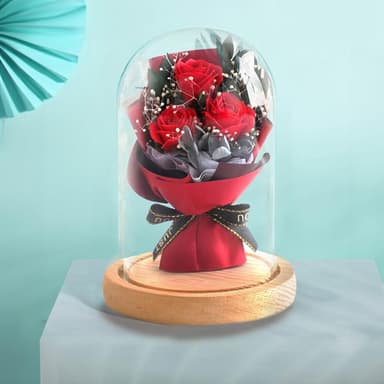 【VENCEDOR】玫瑰玻璃罩花束 帶燈飾 玫瑰花搭滿天星 永生花木質底座 小夜燈 情人節 畢業禮物 生日送禮 玫瑰氣氛燈 禮盒組-1入