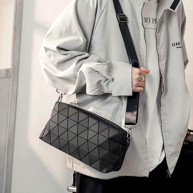 【LEESA】防潑水包包\菱格包包\包包\側背包\幾何包包\小方包\單肩包\日系包包\街頭小方包\潮流小包\黑色男包\男生禮物