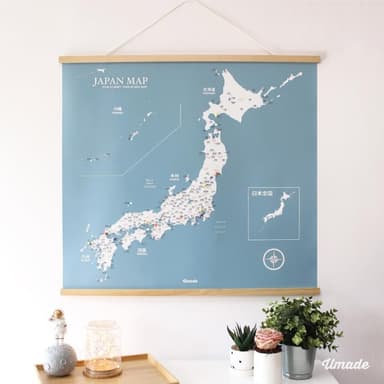 【Umade】日本地圖木框海報 月白灰色 附磁鐵地標扣 (牆壁裝飾 房間佈置 情侶禮物 生日禮物 旅遊回憶 禮物推薦 紀念禮物 居家裝飾 旅行紀錄)