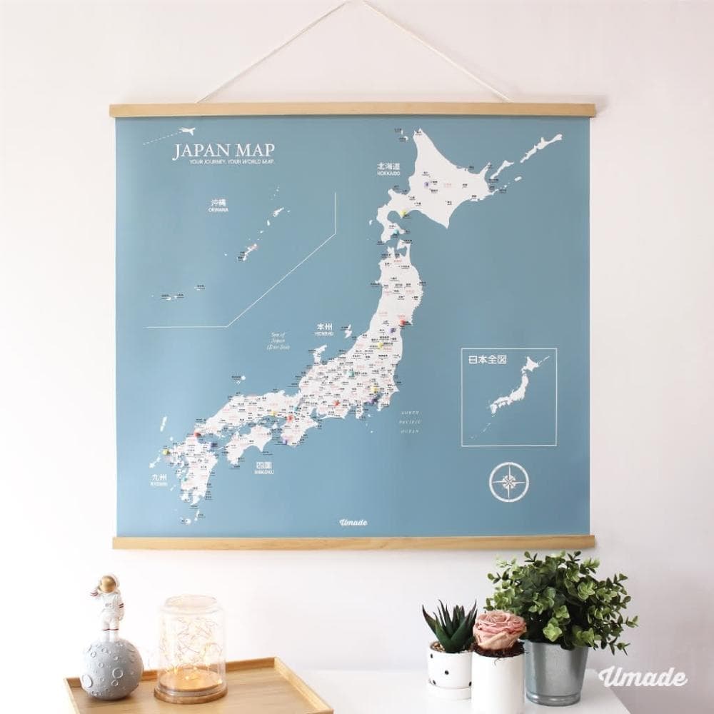 【Umade】日本地圖木框海報 月白灰色 附磁鐵地標扣 (牆壁裝飾 房間佈置 情侶禮物 生日禮物 旅遊回憶 禮物推薦 紀念禮物 居家裝飾 旅行紀錄)