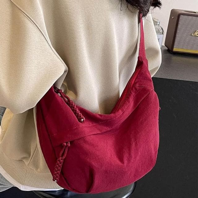 【LEESA】水餃包\斜背水餃包\包包\斜背包\尼龍包\黑色斜背包\尼龍斜背包\月亮包\單肩包女\白色包包\禮物