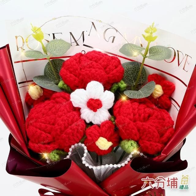 【六分埔禮品】織夢時光LED三玫瑰小花編織花束-多色任選(擺飾母親節情人節約會告白畢業禮物毛編針織盒裝)