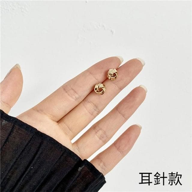 800纏繞扭結耳環 氣質簡約耳環 小巧耳環 女性耳環 百搭耳釘 裝飾物 飾品  配件 S925銀針 銀針耳環