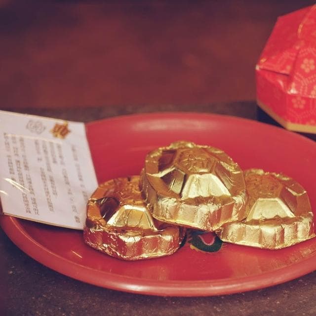 李亭香｜金龜聚寶盆 (10入)(糕點、甜點、點心、下午茶、零食、送禮、大稻埕、傳統、泡芙、花生糖)