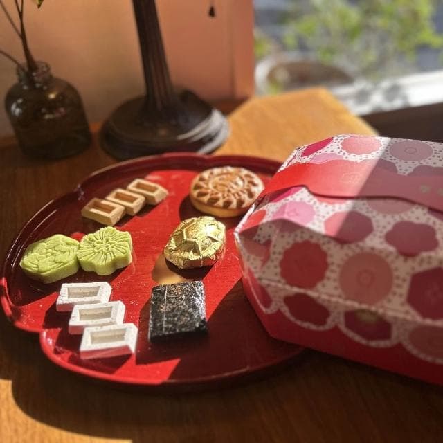李亭香｜團圓百寶盒｜團團圓圓(糕點、甜點、點心、下午茶、零食、送禮、大稻埕、傳統、泡芙、花生糖)