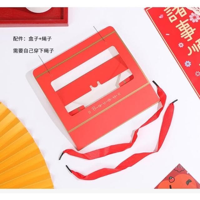 禎巧妙 台灣現貨 紅色開窗手提盒 新年禮物盒子 牛軋糖包裝禮盒 喜糖盒 月餅包裝盒 聖誕節包裝盒 手提零食糖果包裝盒 曲奇餅乾包裝