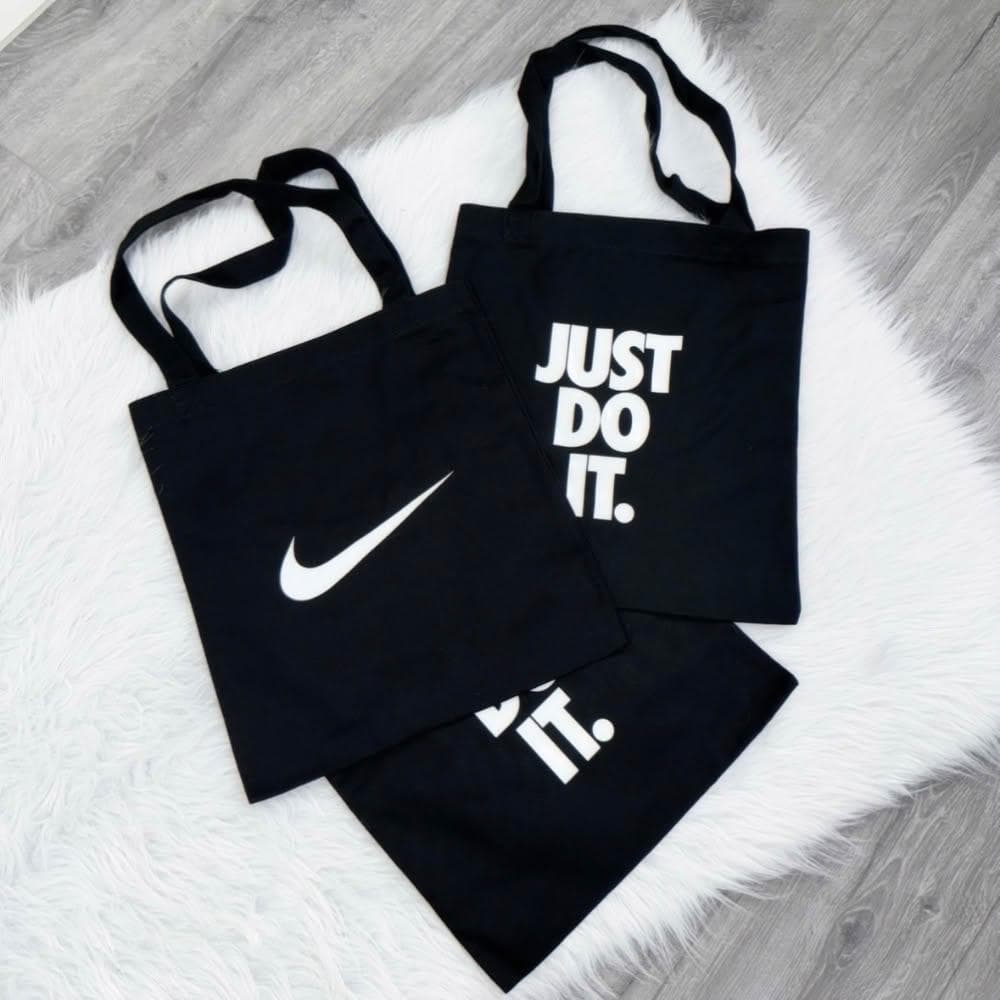 【NIKE 耐吉】NIKE黑白手提帆布包 帆布包 托特包 黑白 手提包 送禮 生日禮物 BG018-010A