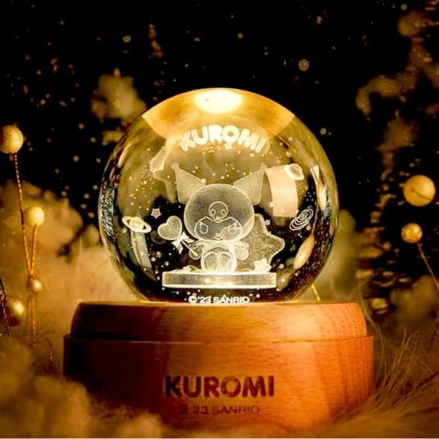 【SANRIO 三麗鷗】水晶球小夜燈  (3D立體造型 床頭小夜燈 星空水晶球 伴睡夜燈 庫洛米 大耳狗 美樂蒂 hello kitty凱蒂貓 布丁狗 解壓 手辦 公仔 擺件 玩具 兒童夜燈 臥室裝飾 送禮 生日禮物 交換禮物 聖誕禮物)