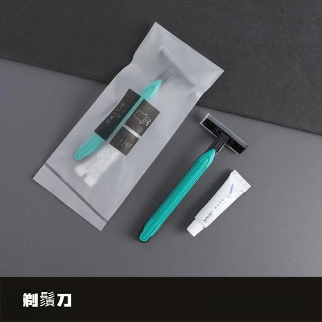 (日昭) 一次性牙刷盥洗用具五入 (出遊必備品 拋棄式 盥洗用具 牙刷 刮鬍刀 一次性馬桶墊 清潔包 旅遊套裝 旅館 民宿 簡易型清潔商品)