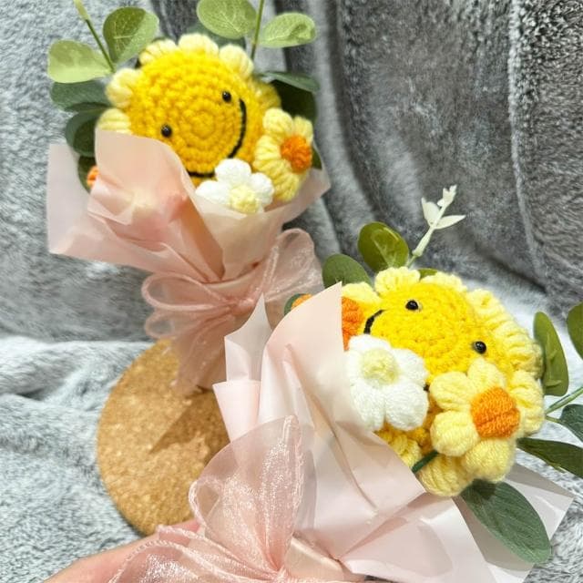 畢業禮物 抱抱桶 向日葵花桶 毛線針織花 永生花 畢業典禮 畢業季 玩偶花束 家飾 擺件 S550016
