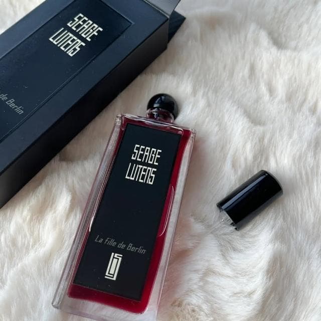 【SERGE LUTENS  盧丹詩】SERGE LUTENS 盧丹詩 柏林少女淡香精 50ML(國際航空版) 送禮推薦