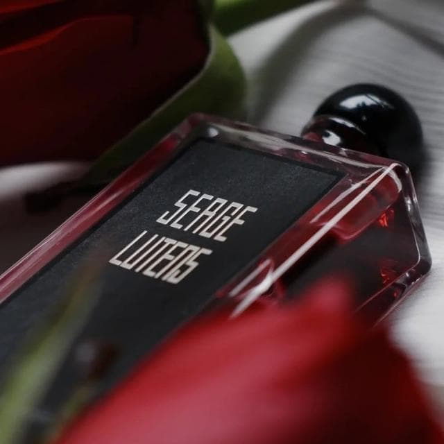 【SERGE LUTENS  盧丹詩】SERGE LUTENS 盧丹詩 柏林少女淡香精 50ML(國際航空版) 送禮推薦