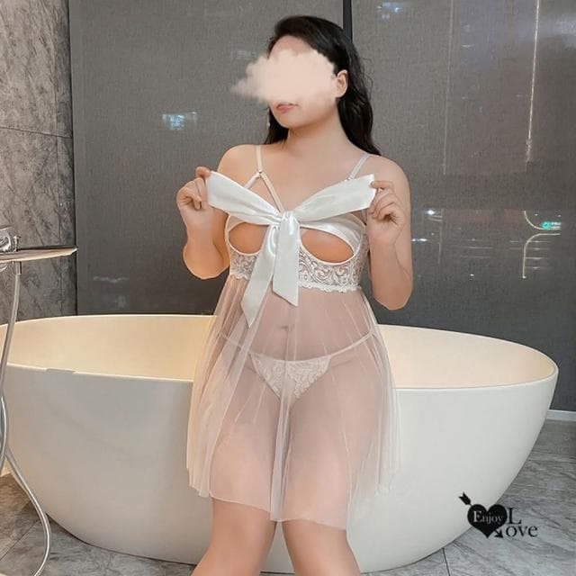 【Enjoy Love】交換禮物｜大尺碼棉花糖女孩｜心機挖空鋼圈托乳絲帶裹胸後開衩柔紗裙套裝｜性感睡衣 情趣睡衣 情趣衣服