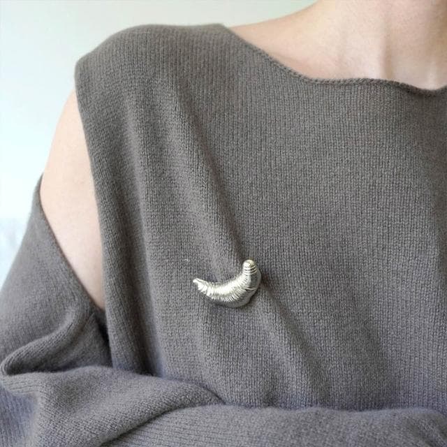 【EMMA SUE】個性胸針 女生禮物 生日禮物 胸針 銀色胸針 可頌別針 造型別針 髮飾 明星同款 小眾設計 別針 圍巾扣 絲巾扣 