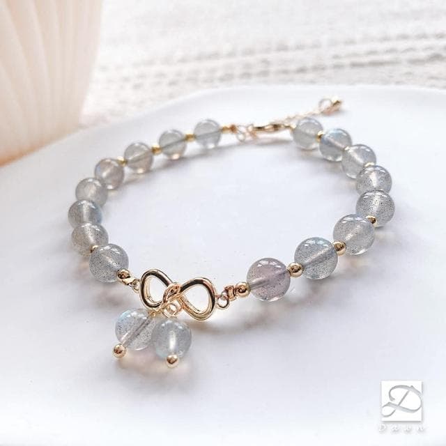 【Dawn Fashion 彤恩時尚】我是你的小蝴蝶//愛情水晶手鍊//拉長石 灰月光 /生日禮物/情人節禮物
