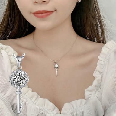 【LEESA】鎖骨項鍊\鑰匙項鍊\小花項鍊\莫桑石項鍊\高級飾品\情侶禮物\氣質項鍊\閨蜜項鍊\韓國項鍊