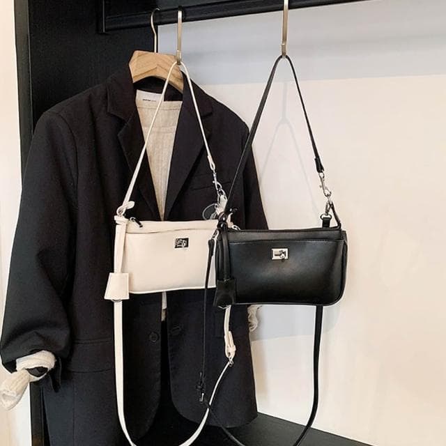 【LEESA】軟皮包包\休閒側背包\包包\單肩包\斜背包\小方包\白色包包\百搭女包\簡約斜背包\黑色包包\質感包包\生日禮物