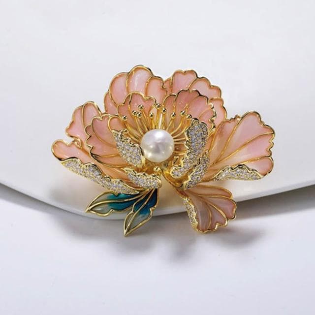 【KT DADA】旗袍配件 新年胸針 珍珠 配飾 優雅 送長輩 生日禮物 花開富貴 牡丹花 胸針 別針 金屬別針 造型胸針 鋯石