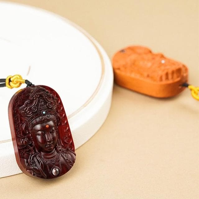 【MoonDy】吊飾 掛飾 禮物 紫檀木 持蓮觀音 菩薩 佛像 平安符 轉運項鍊 觀音玉墜 吊墜 佛牌 保平安 招財納福 掛件